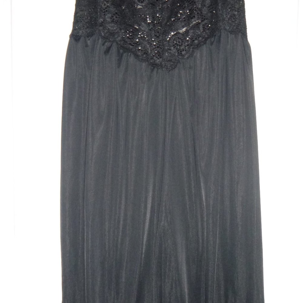 Womens LA Intimates Black Lace, spaghetti strap chemise sleepwear